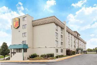 Super 8 by Wyndham Frederick - Frederick - 9