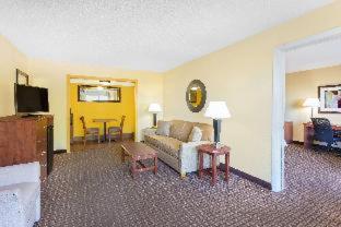 Days Inn by Wyndham Wildwood I-75 - 4