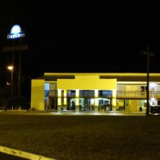 Days Inn by Wyndham Wildwood I-75 - 2