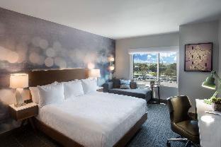 Cambria Hotel LAX - 9