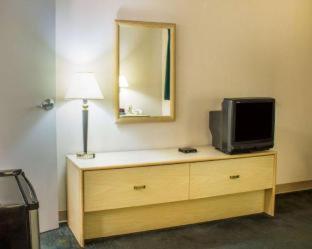Econo Lodge Drums - 6