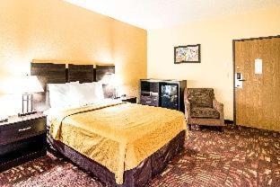 Econo Lodge - 3