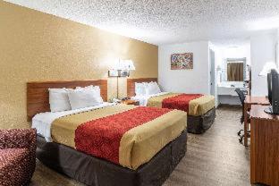 Econo Lodge - 8