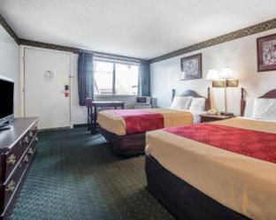 Econo Lodge - 4