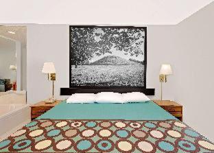 Super 8 by Wyndham Macomb - 7