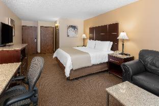 Wyndham Riverfront Hotel - 4