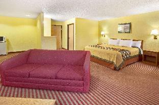 Super 8 by Wyndham Pasadena - 5