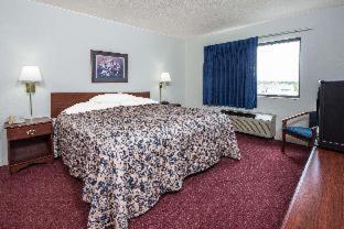 Super 8 by Wyndham Waterloo - 7
