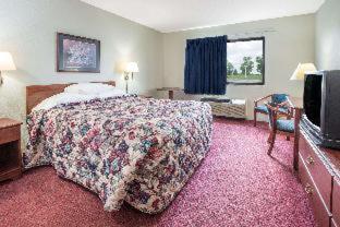 Super 8 by Wyndham Waterloo - 6