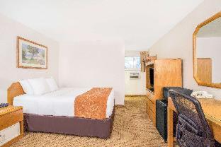 Days Inn by Wyndham Marquette - 5