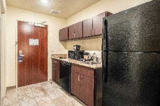 Cobblestone Inn & Suites - Holdrege - 2