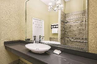 La Quinta by Wyndham Laredo Airport - Laredo - 7
