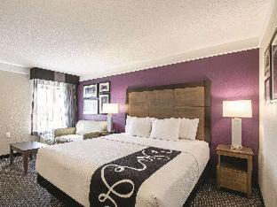 La Quinta by Wyndham Cincinnati Sharonville - 1