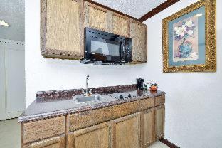 Americas Best Value Inn & Suites Brenham - 8