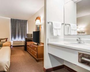 Econo Lodge - Saint Stephen - 4