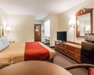 Econo Lodge - Saint Stephen - 1