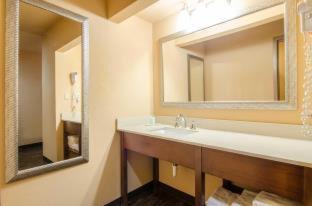 Comfort Inn & Suites Perry National Fairgrounds Area - 1