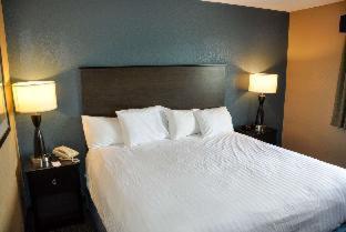 AmericInn by Wyndham Clear Lake - 1