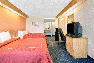 Days Inn by Wyndham Charlotte Northlake - 8