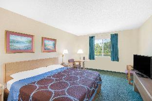 Super 8 by Wyndham Canandaigua - 1