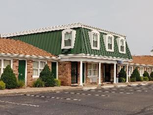 Travelodge by Wyndham New Philadelphia - New Philadelphia - 1