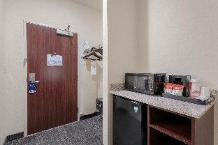 Cobblestone Hotel & Suites - Urbana - 5