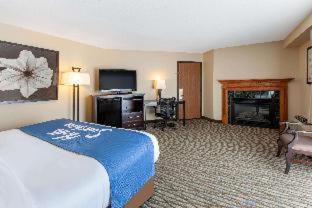 Days Inn by Wyndham Petoskey - Petoskey - 1