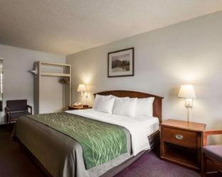 Rodeway Inn & Suites Cherokee On the River - 6