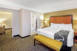 La Quinta by Wyndham San Antonio Airport - 1
