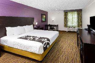 La Quinta by Wyndham Laredo Airport - Laredo - 1