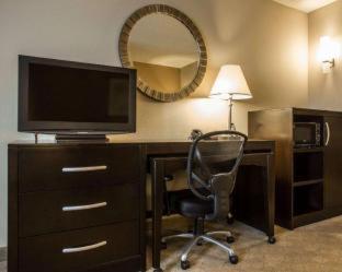 Comfort Suites Huntersville near Lake Norman - 8