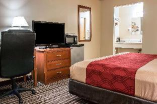 Econo Lodge - 7
