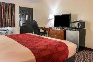 Econo Lodge - 5