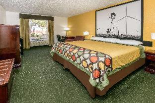 Super 8 by Wyndham Ft Stockton - Fort Stockton - 2