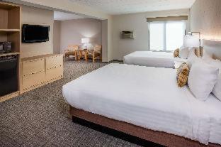 Days Inn & Suites by Wyndham Duluth by the Mall - 1