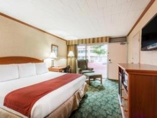 Ramada by Wyndham State College Hotel & Conference Center - State College - 1
