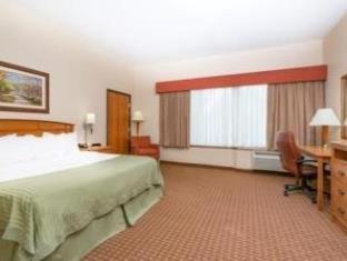 Ramada by Wyndham Des Moines Tropics Resort & Conference Ctr - Urbandale - 7