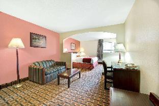 Days Inn by Wyndham Dallas Plano - 9