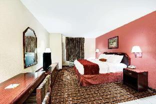 Days Inn by Wyndham Dallas Plano - 3