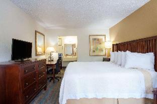 Days Inn by Wyndham Daytona Beach Speedway - 3