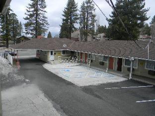 Bluebird Day Inn & Suites - 9