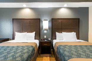 Econo Lodge Inn & Suites Houston Willowbrook - 6