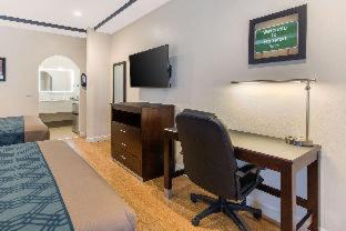 Econo Lodge Inn & Suites Houston Willowbrook - 5