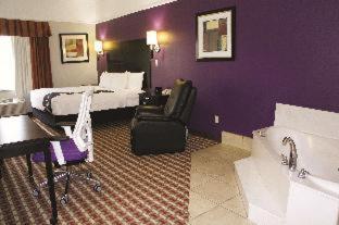 La Quinta Inn Suites by Wyndham Raymondville Harlingen - Raymondville - 1