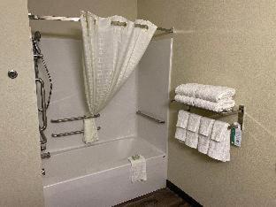 Cobblestone Inn & Suites - Forest City - Forest City - 4