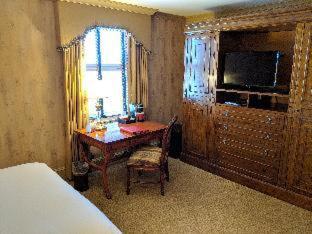 Dunhill Hotel - 1