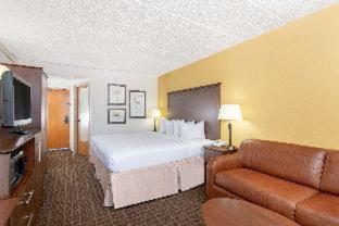 AmericInn by Wyndham Madison West - 9