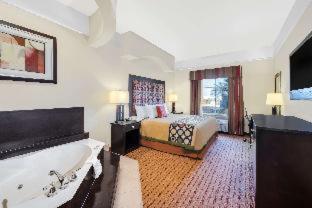 Super 8 by Wyndham Hidalgo at La Plaza Mall & Mcallen Airport - Hidalgo - 5