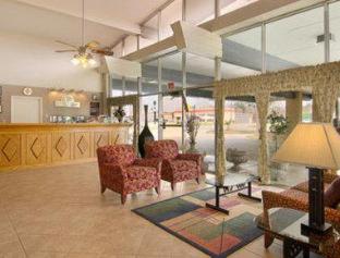Days Inn by Wyndham Leesville - 5