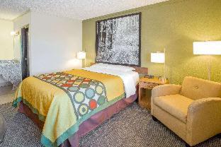 Super 8 by Wyndham Windsor/Madison North - Windsor - 2